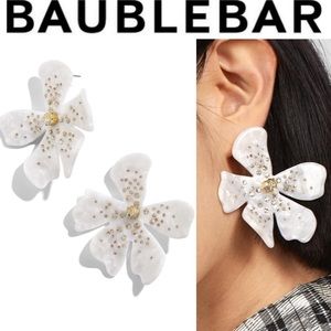 BAUBLEBAR White Perla Resin Flower Earrings